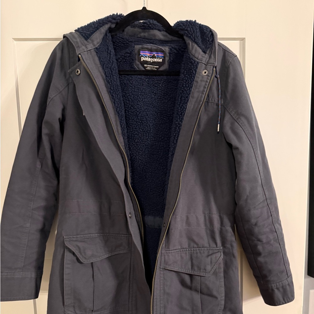 Patagonia Women's Dark Gray/Navy Parka with Navy Lining